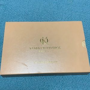 BNIB Kenia Ontiveros Set and Define Set